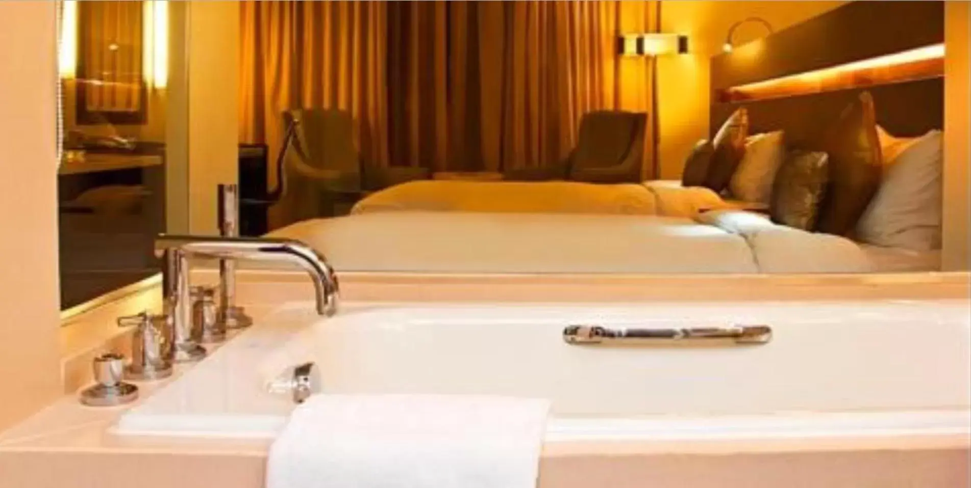 Bath in Century Park Hotel